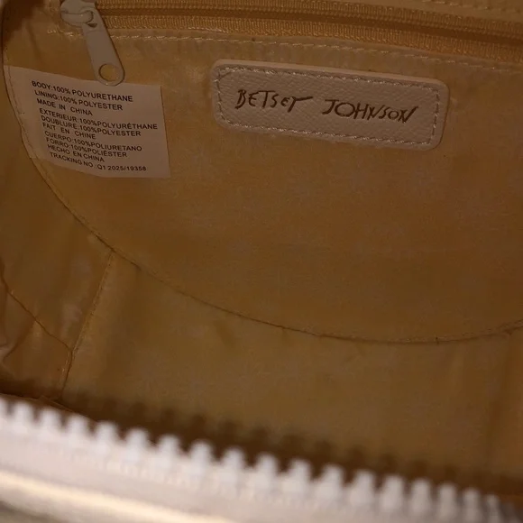 Betsey Johnson White Multi Round Kitsch  Daisy Flower Crossbody Bag NWT - Picture 13 of 16